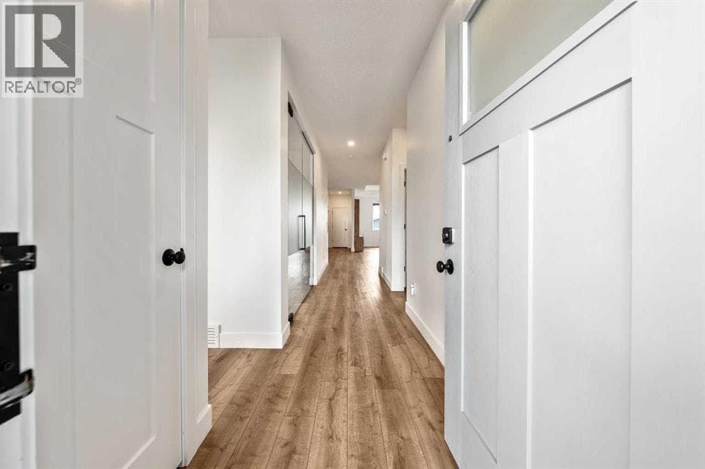 23 31 Avenue detail 1
