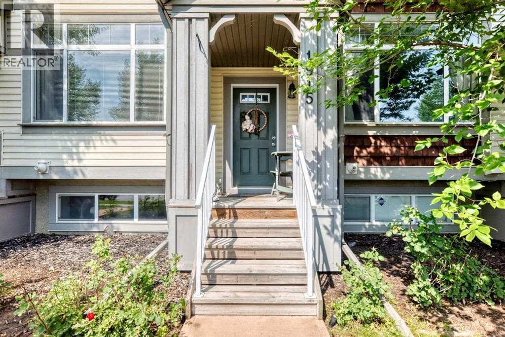 Welcome to this well-appointed 2-storey townhome i... - Image 1