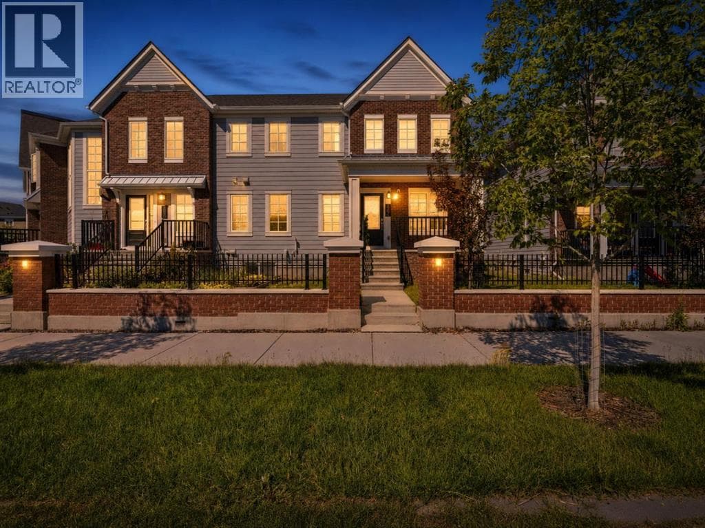 **OPEN HOUSE SUNDAY, SEP 6TH 1PM TO 3PM** Step up ... - Image 1