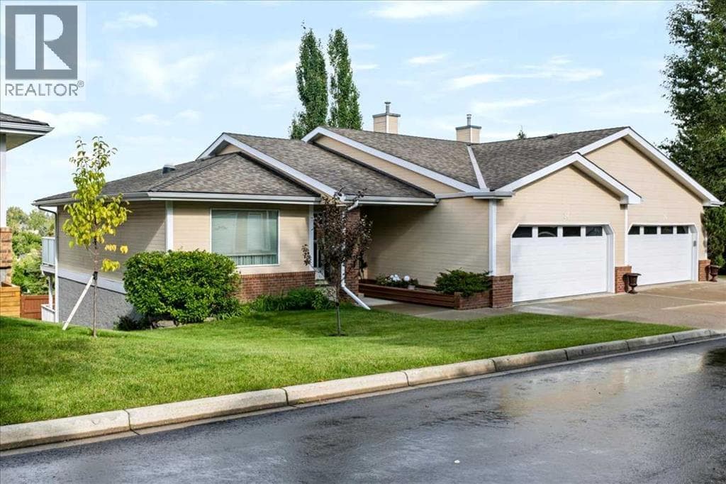 Welcome to this lovingly owned, immaculate UPDATED... - Image 1